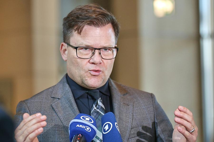 Schneider: Grüner Stahl für die Bahn spart 75 Prozent CO2