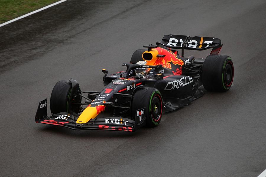 Max Verstappen gewinnt Formel-1-Sprint in Singapur nach Regen-Chaos und vielen Ausfällen