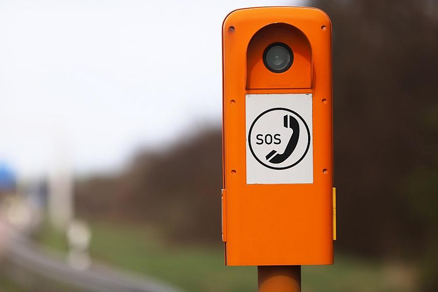 Notrufsäulen an Autobahnen kaum noch genutzt: System wird geprüft – Zahl der Säulen könnte sinken