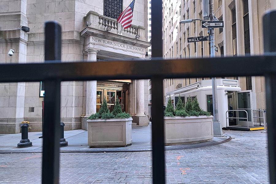 US-Börsen im Plus: Fed lässt Leitzins unverändert – Dow, Nasdaq und S&P 500 legen zu