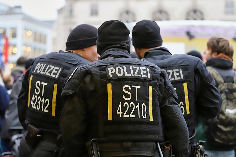 Sicherheitsbehörden verstärken Vorbereitungen auf mögliche Ausschreitungen am 31. Oktober