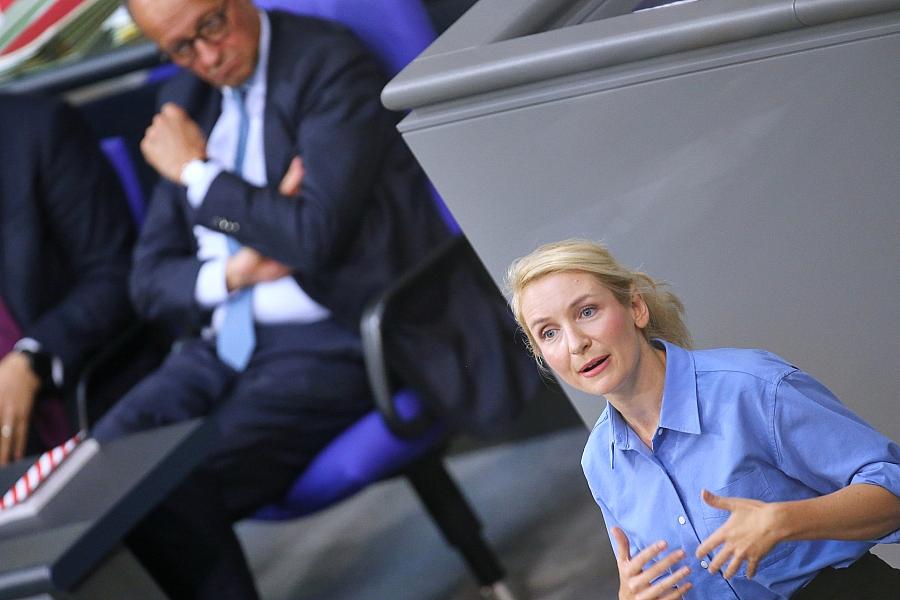 Linke-Chefin Schwerdtner kontert Merz: Kanzler wolle von eigenen Problemen ablenken