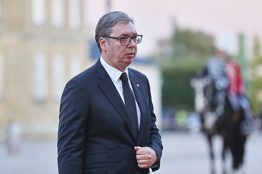 Serbien vor Parlamentswahlen: 150.000 Oppositionelle demonstrieren in Belgrad gegen Vucic-Regierung