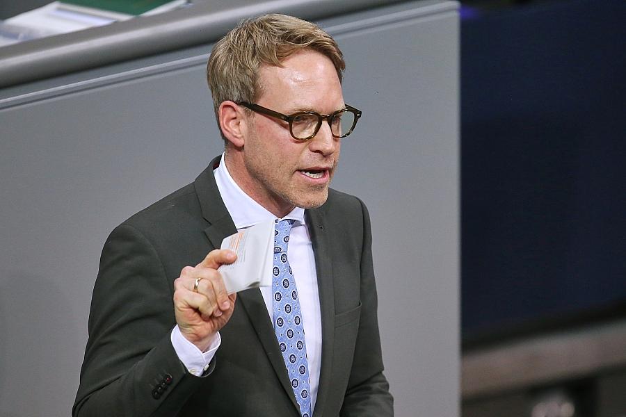 Gewalt in Frankreich: CDU-Politiker Henrichmann warnt vor Unruhestiftung durch ausländische Kräften in Deutschland
